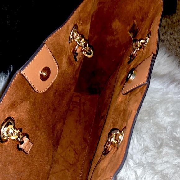 Calvin Klein Monogram Large Tote With Chain Strap - Picture 3 of 4